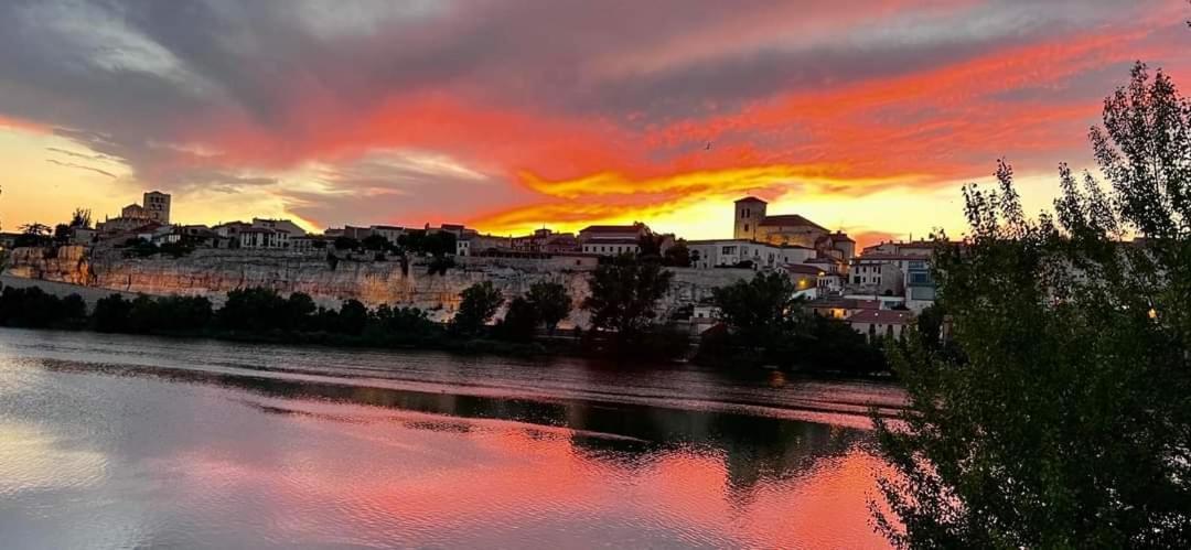 Appartamento A Los Ojos Del Rio Duero Zamora Esterno foto